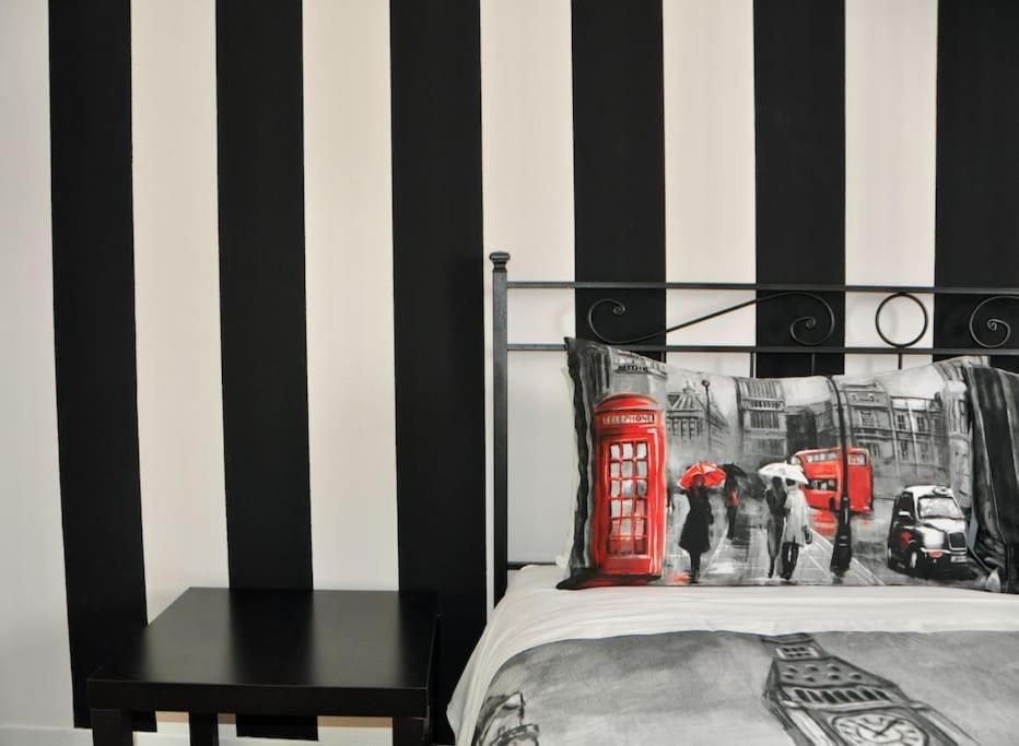 Nolo Black White & Coral Milan