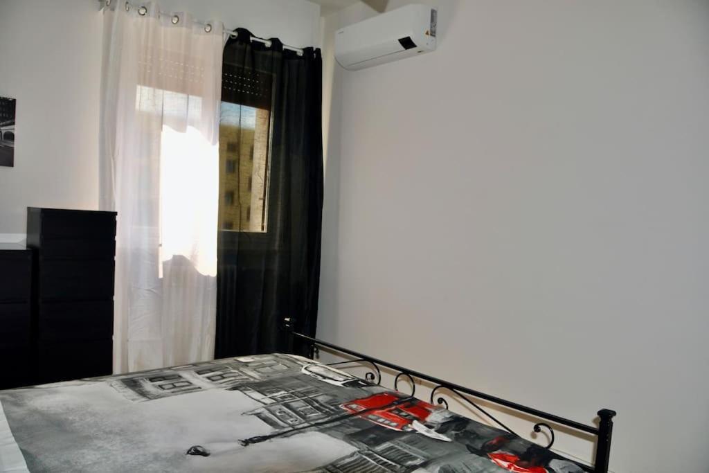 Appartement Nolo Black White & Coral